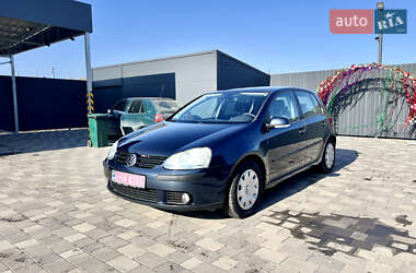 Хэтчбек Volkswagen Golf 2005 в 