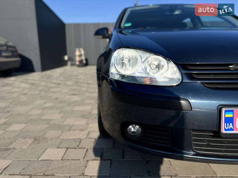Хэтчбек Volkswagen Golf 2005 в Полтаве
