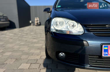 Хэтчбек Volkswagen Golf 2005 в 