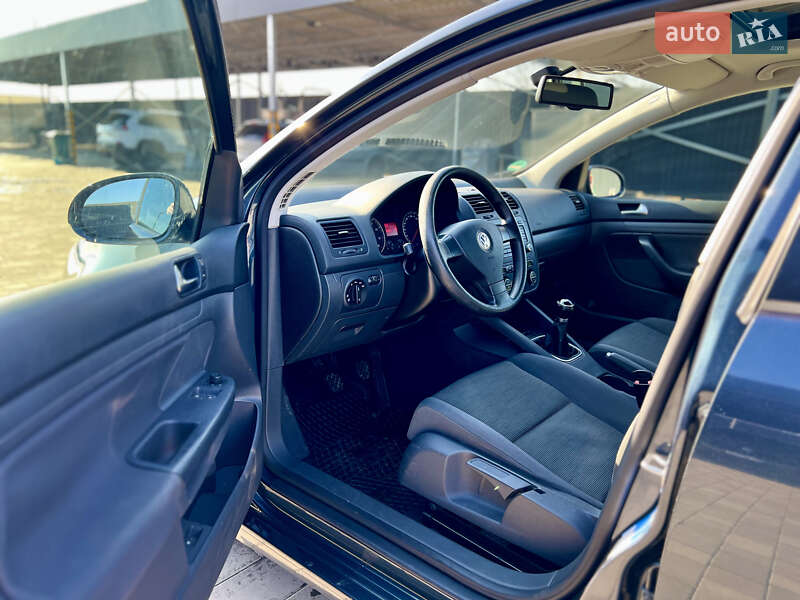 Хэтчбек Volkswagen Golf 2005 в Полтаве