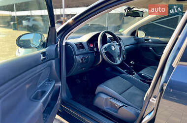 Хэтчбек Volkswagen Golf 2005 в 