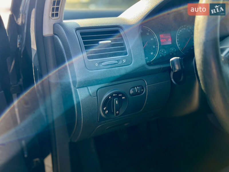 Хэтчбек Volkswagen Golf 2005 в Полтаве