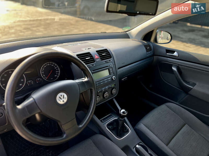 Хэтчбек Volkswagen Golf 2005 в Полтаве