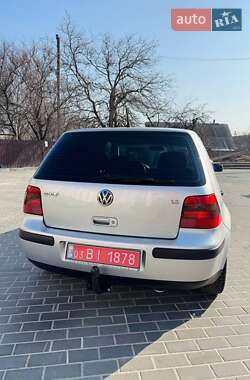 Хэтчбек Volkswagen Golf 2001 в Макарове