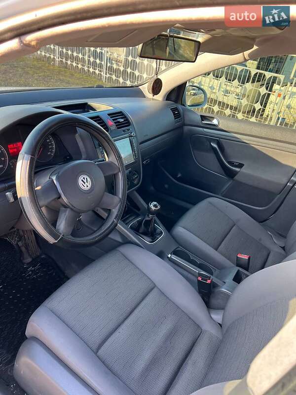 Хетчбек Volkswagen Golf 2004 в Кременчуці