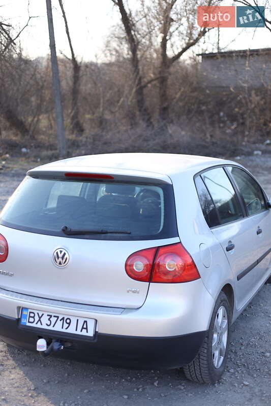 Хетчбек Volkswagen Golf 2004 в Хмельницькому