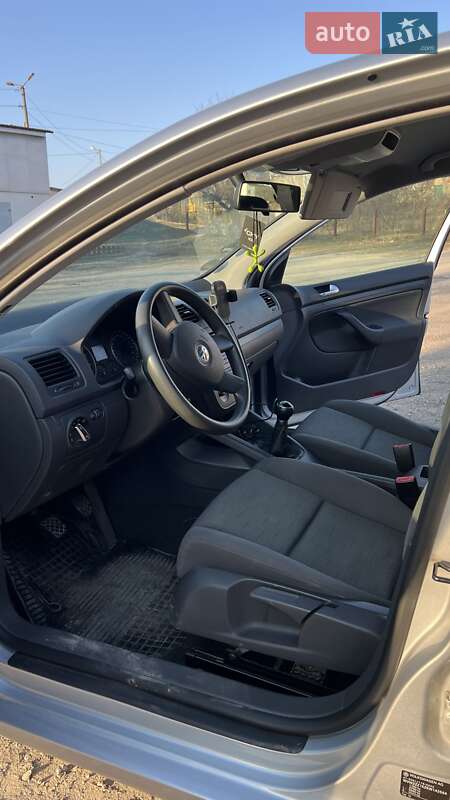 Хетчбек Volkswagen Golf 2004 в Хмельницькому