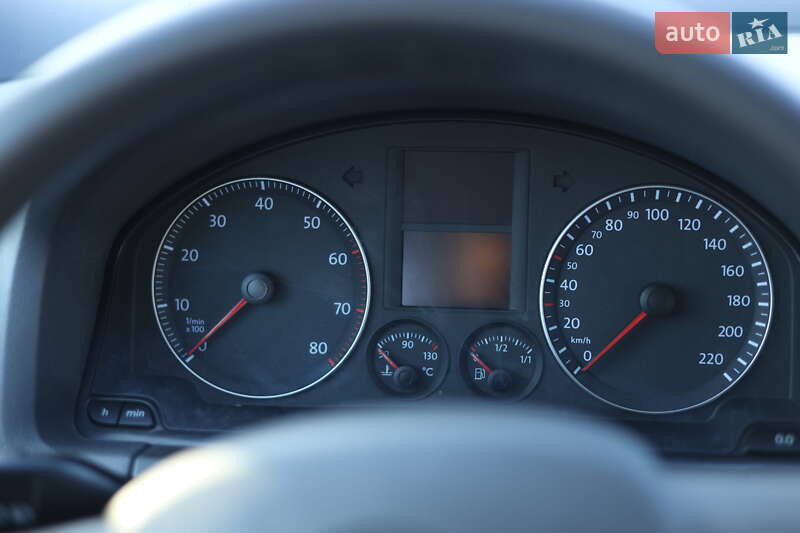 Хетчбек Volkswagen Golf 2004 в Хмельницькому