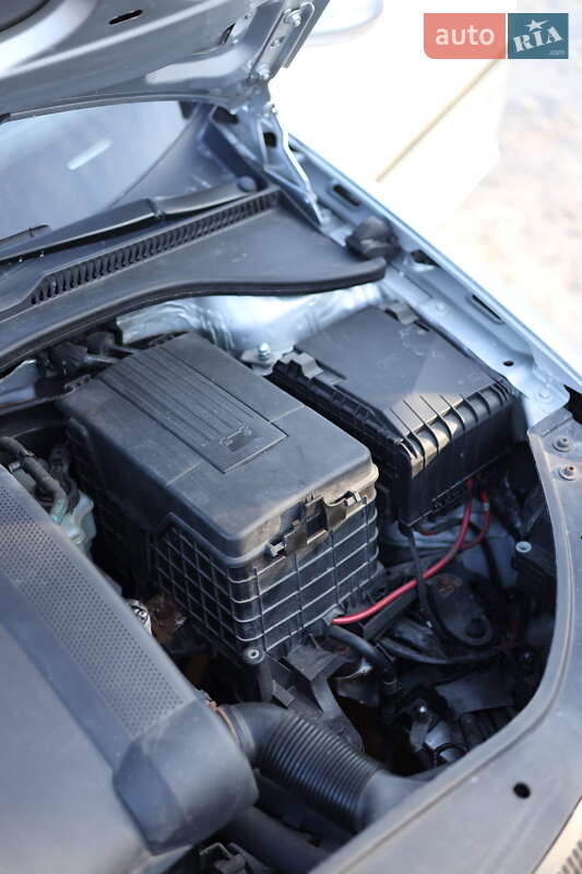 Хетчбек Volkswagen Golf 2004 в Хмельницькому