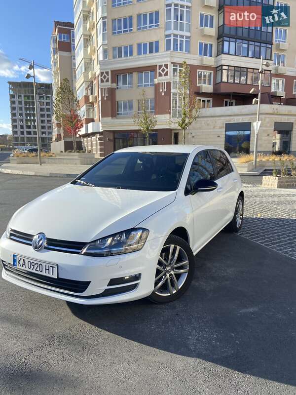 Хетчбек Volkswagen Golf 2013 в 