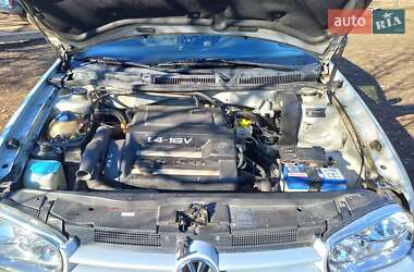 Хэтчбек Volkswagen Golf 1998 в 