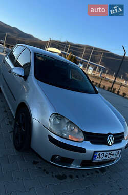 Хетчбек Volkswagen Golf 2005 в Хусті