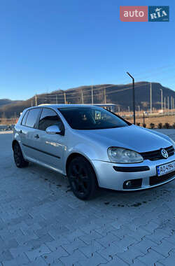 Хетчбек Volkswagen Golf 2005 в Хусті