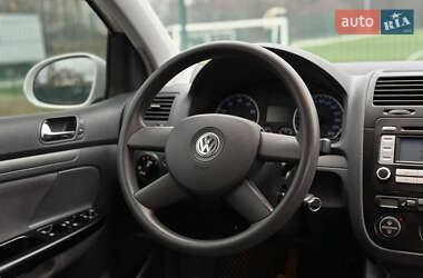 Хэтчбек Volkswagen Golf 2004 в Ивано-Франковске