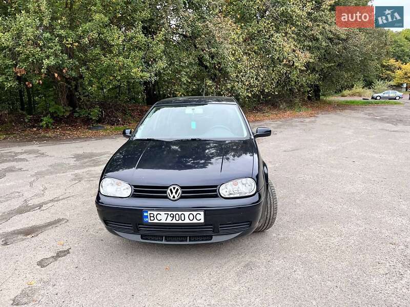 Хетчбек Volkswagen Golf 2001 в Львові