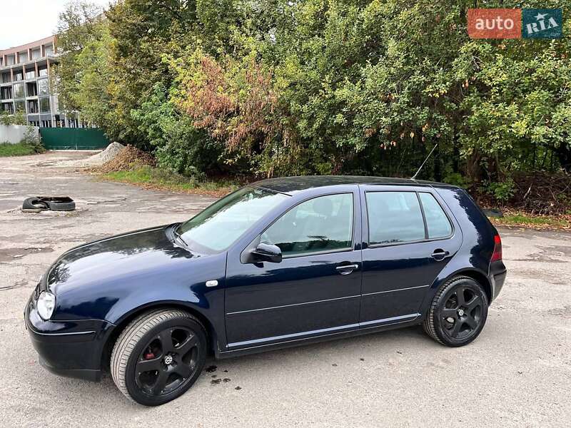 Хетчбек Volkswagen Golf 2001 в Львові
