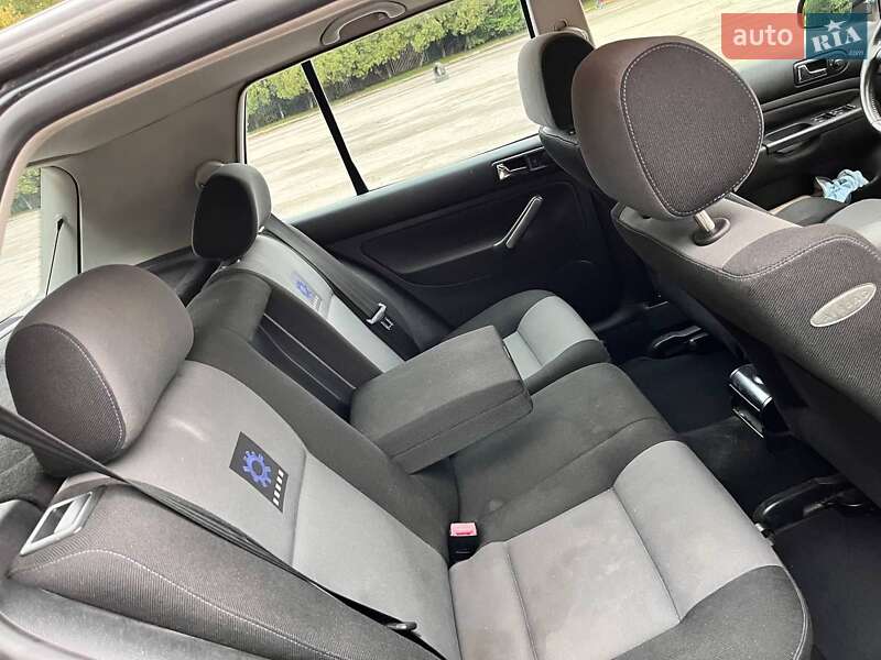 Хетчбек Volkswagen Golf 2001 в Львові