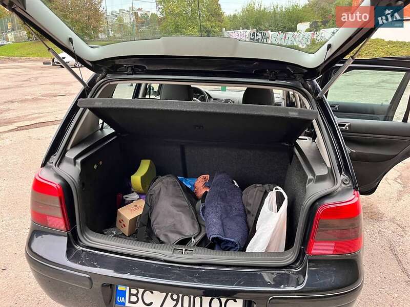 Хетчбек Volkswagen Golf 2001 в Львові
