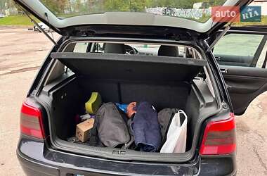 Хэтчбек Volkswagen Golf 2001 в 