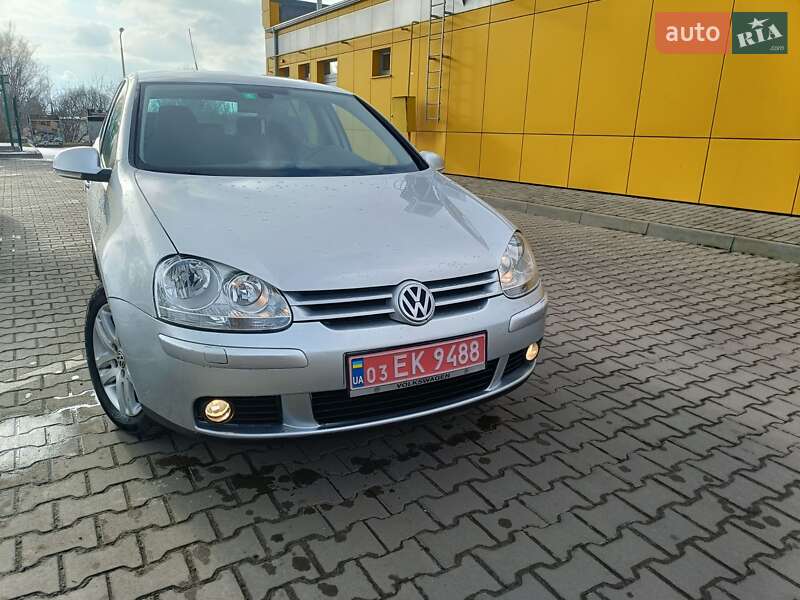 Хэтчбек Volkswagen Golf 2006 в Дубно