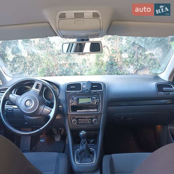 Универсал Volkswagen Golf 2010 в Ужгороде