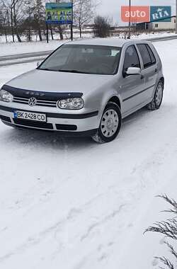 Хетчбек Volkswagen Golf 2001 в 