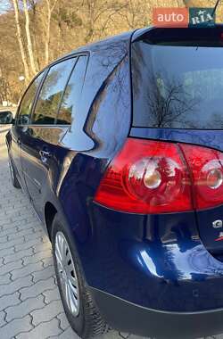 Хетчбек Volkswagen Golf 2008 в 