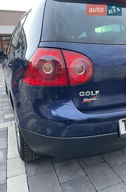 Хетчбек Volkswagen Golf 2008 в 