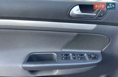Хетчбек Volkswagen Golf 2008 в 