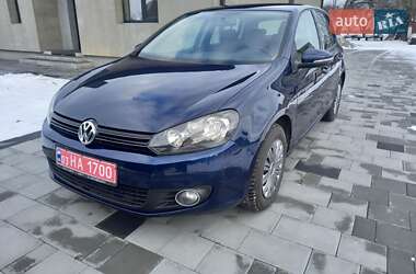 Хэтчбек Volkswagen Golf 2010 в Луцке