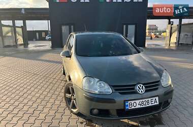 Хетчбек Volkswagen Golf 2004 в Чернівцях