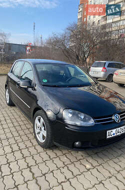 Хэтчбек Volkswagen Golf 2008 в Черновцах