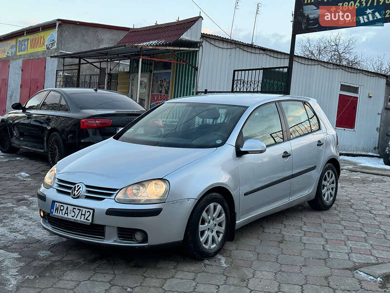 Хэтчбек Volkswagen Golf 2005 в Николаеве