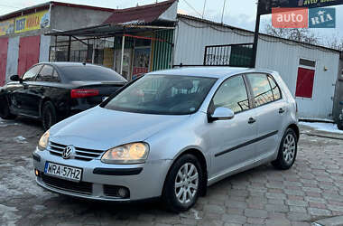 Хэтчбек Volkswagen Golf 2005 в Николаеве