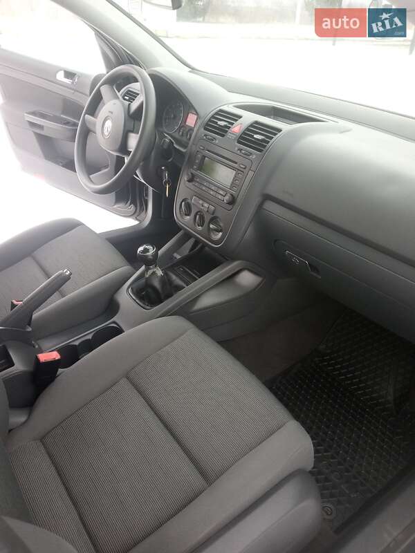 Хетчбек Volkswagen Golf 2004 в Луцьку