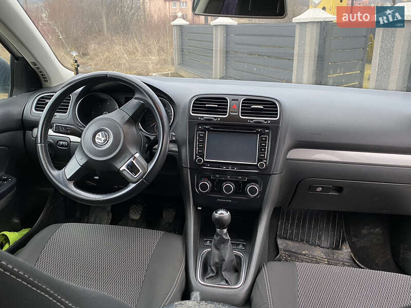 Универсал Volkswagen Golf 2010 в Хусте