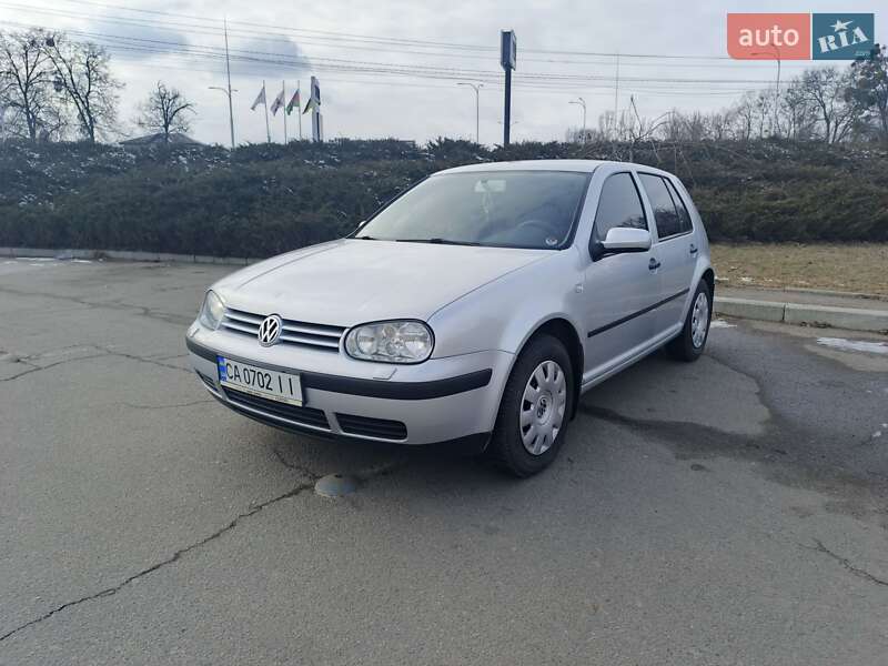 Хэтчбек Volkswagen Golf 2002 в Умани