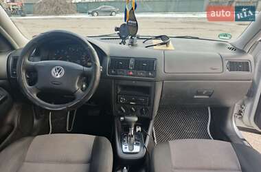 Хэтчбек Volkswagen Golf 2002 в Умани