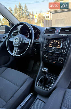 Хэтчбек Volkswagen Golf 2010 в 