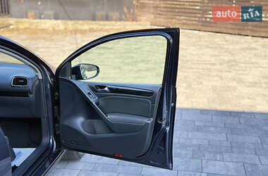 Хэтчбек Volkswagen Golf 2010 в 