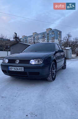 Хэтчбек Volkswagen Golf 2002 в Новомосковске