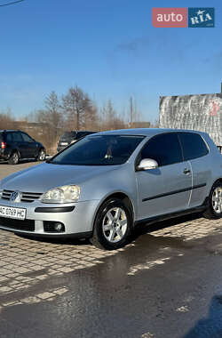 Хетчбек Volkswagen Golf 2004 в Ратному