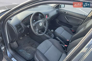 Хэтчбек Volkswagen Golf 2002 в Виннице