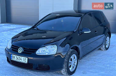 Хетчбек Volkswagen Golf 2005 в Сарнах