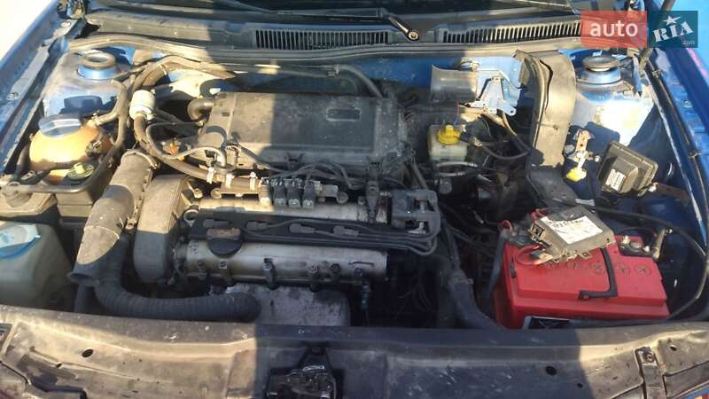 Хетчбек Volkswagen Golf 2000 в Жидачові