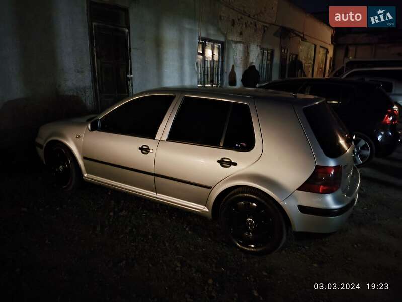 Хэтчбек Volkswagen Golf 2001 в Мукачево