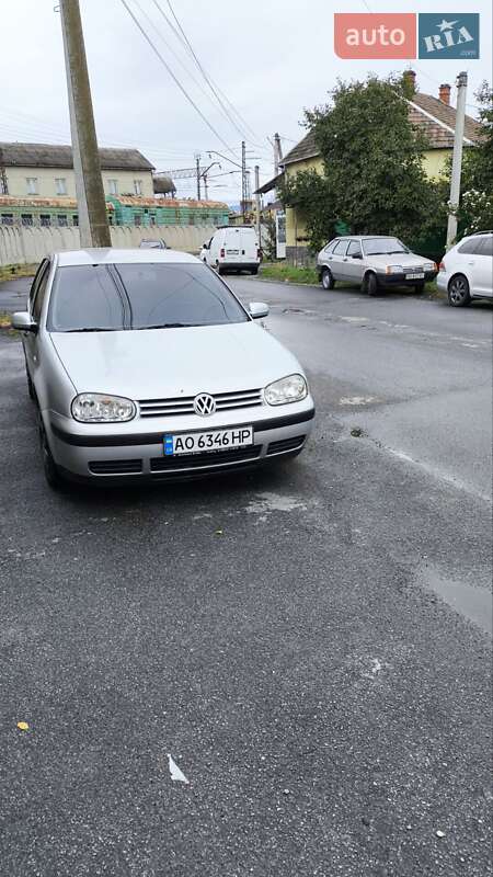 Хэтчбек Volkswagen Golf 2001 в Мукачево