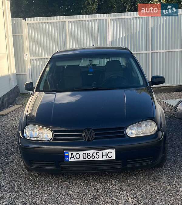 Хэтчбек Volkswagen Golf 2002 в Ужгороде