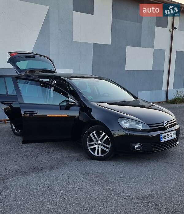 Хэтчбек Volkswagen Golf 2009 в 