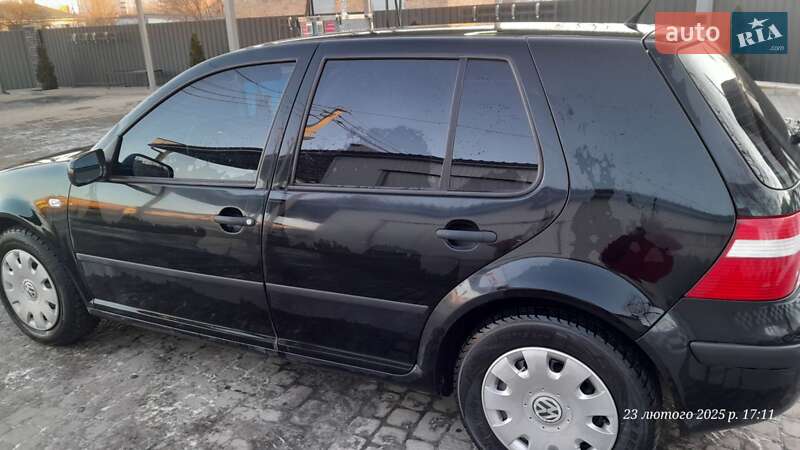 Хэтчбек Volkswagen Golf 2002 в Староконстантинове